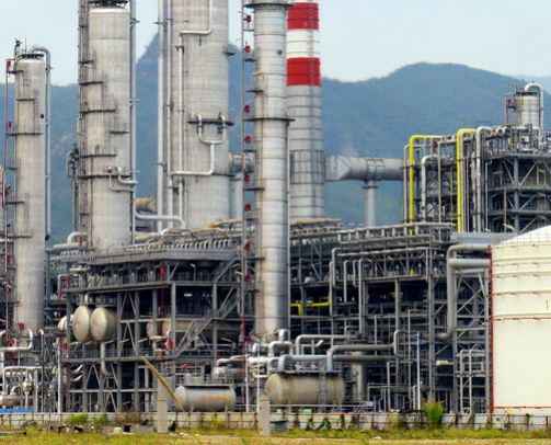 Separator and Towers on a Refinery